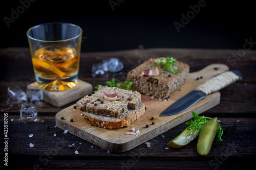 Pasztet staropolski z chlebem photo