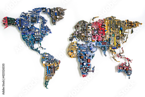 Immagine dei continenti terrestri formata dal recupero e riciclo dei rifiuti elettronici photo