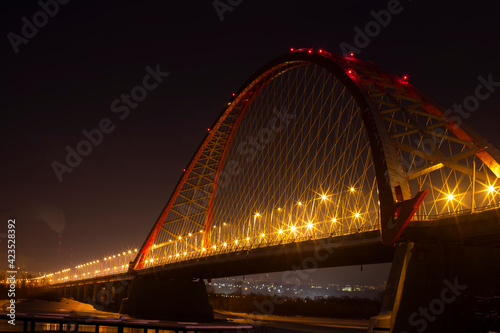 night view of the bridge over the river, the lanterns of which brightly illuminate everything around  © Вася Васечкин