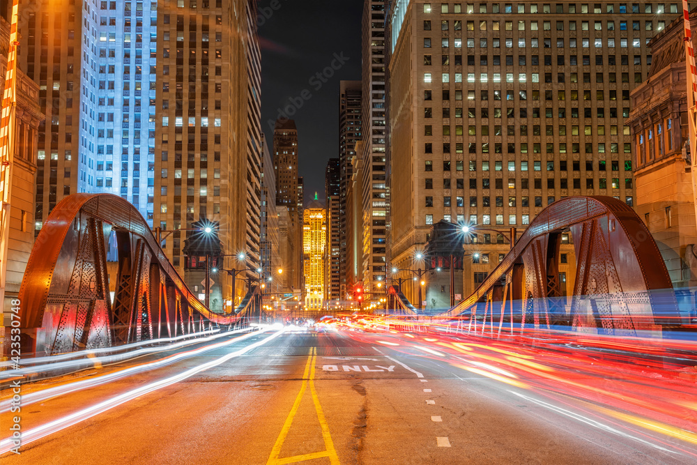 Naklejka premium Scene of Chicago riverwalk cityscape at the twilight time, USA downtown skyline, illinois, United state of america, Architecture and building,travel with tourist concept