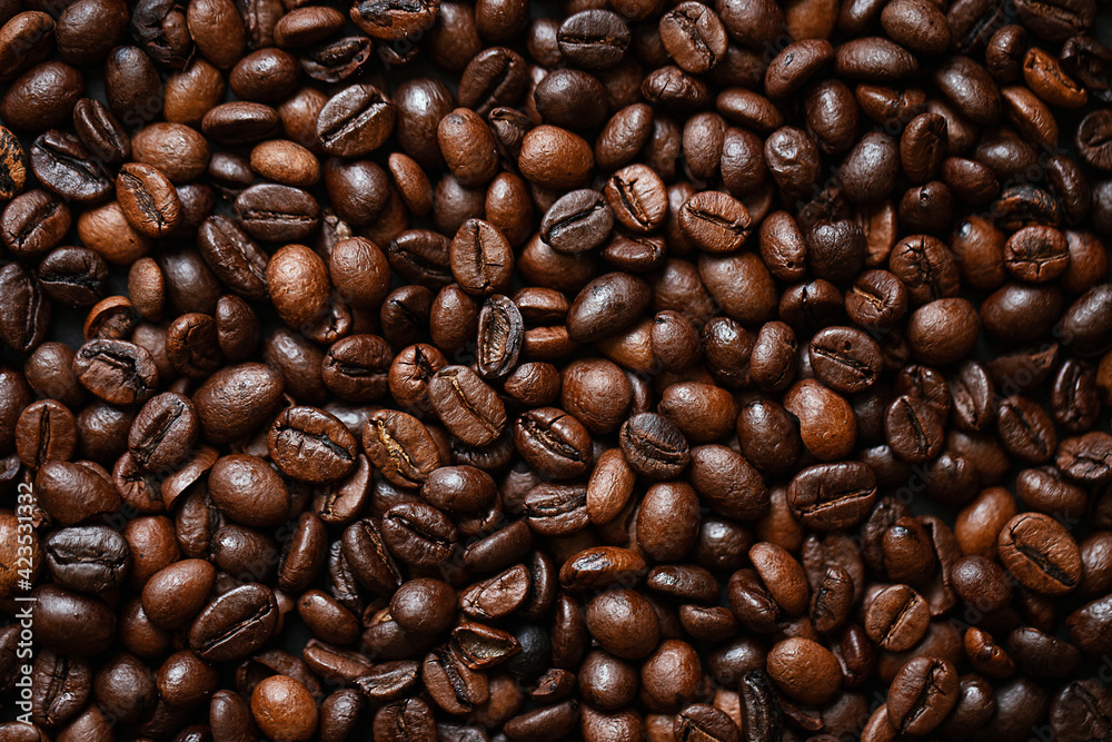 Fototapeta premium Macro photo of roasted coffee beans background. 
