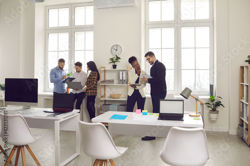 Foto Business workflow, communication, conversation, team work concept