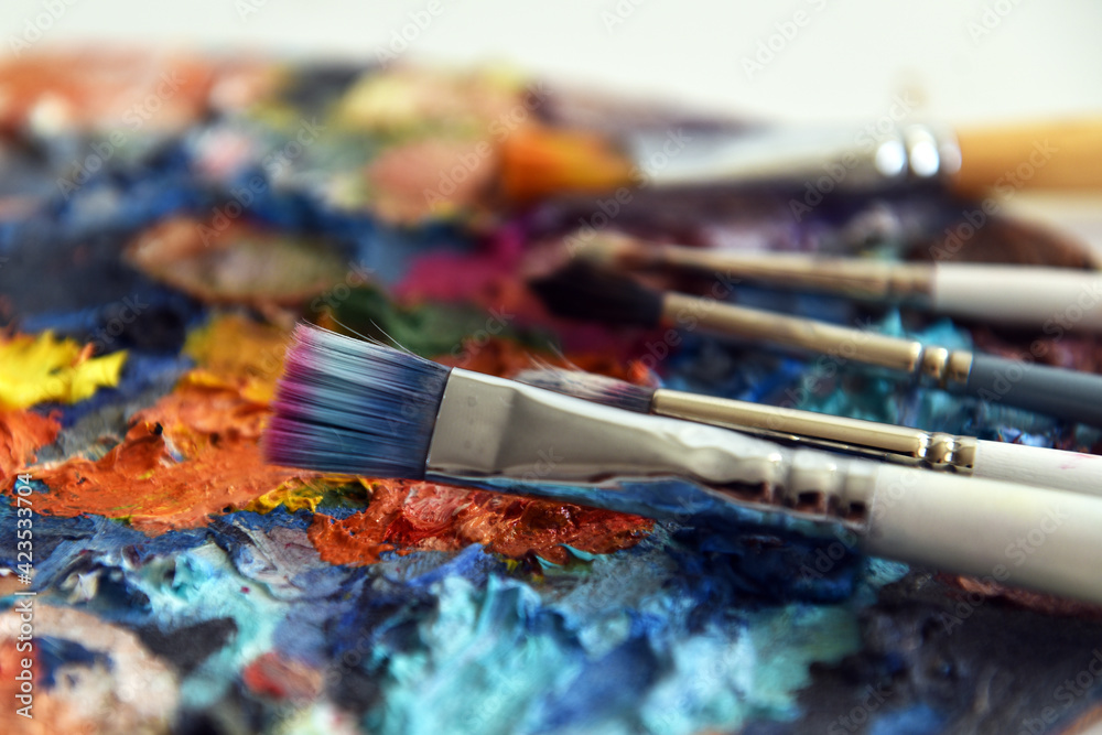 Obraz premium art palette and brushes