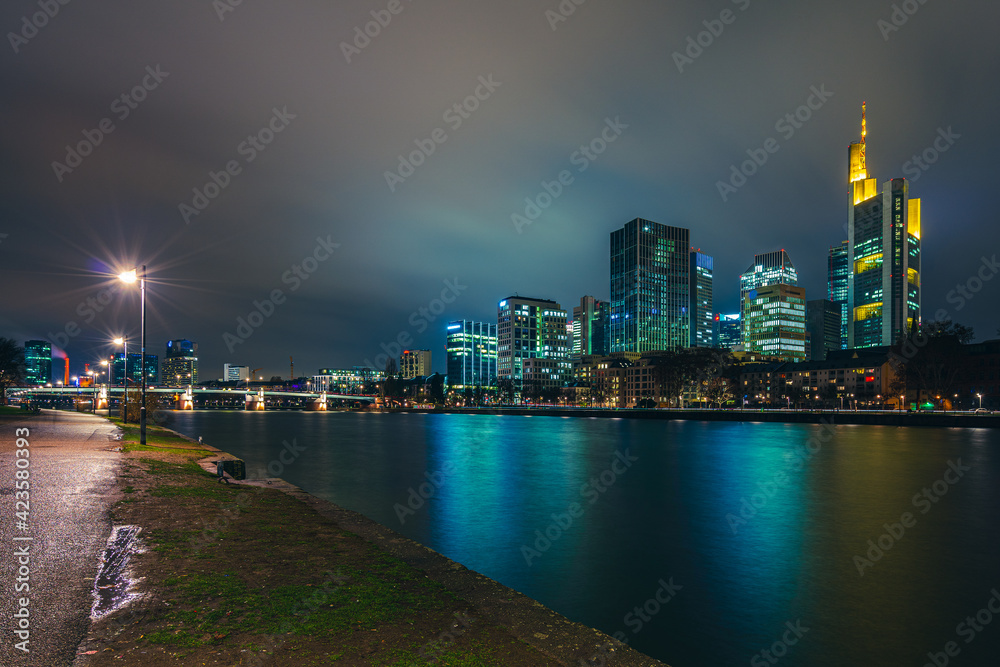 Fototapeta premium Panoramic view of Frankfurt at night, Germany.