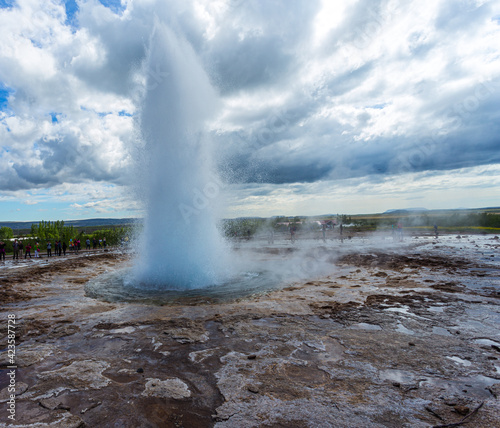 The geyser Strokkur in the Golden Circle in the south of Iceland © Julia Hermann
