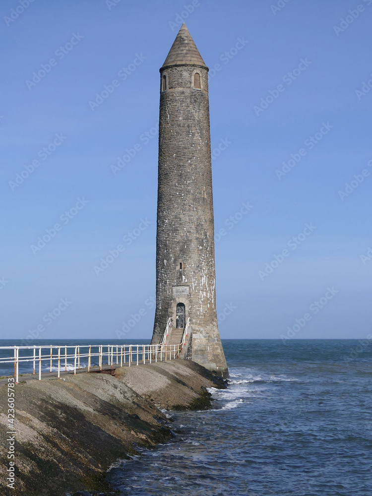 Fototapeta premium Chaine Memorial giants pencil tower at MV Princess Victoria Memorial