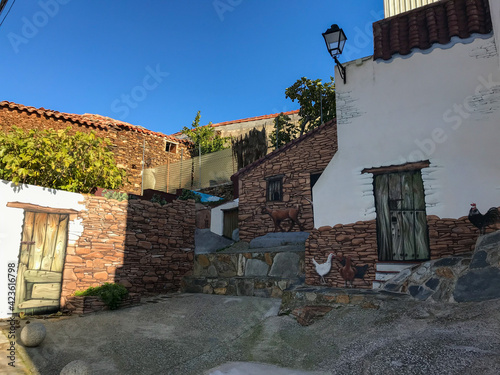 фотографія trompe l'oeil painted on the facades of the houses in the town of Romangordo