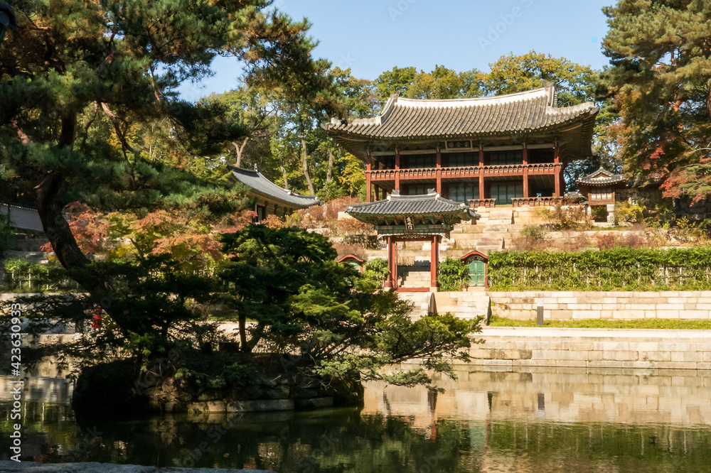 Pond in the courtyard of the Changdeokgung Palace in Seoul, South Korea Pond in the courtyard of the Changdeokgung Palace in Seoul, South Korea