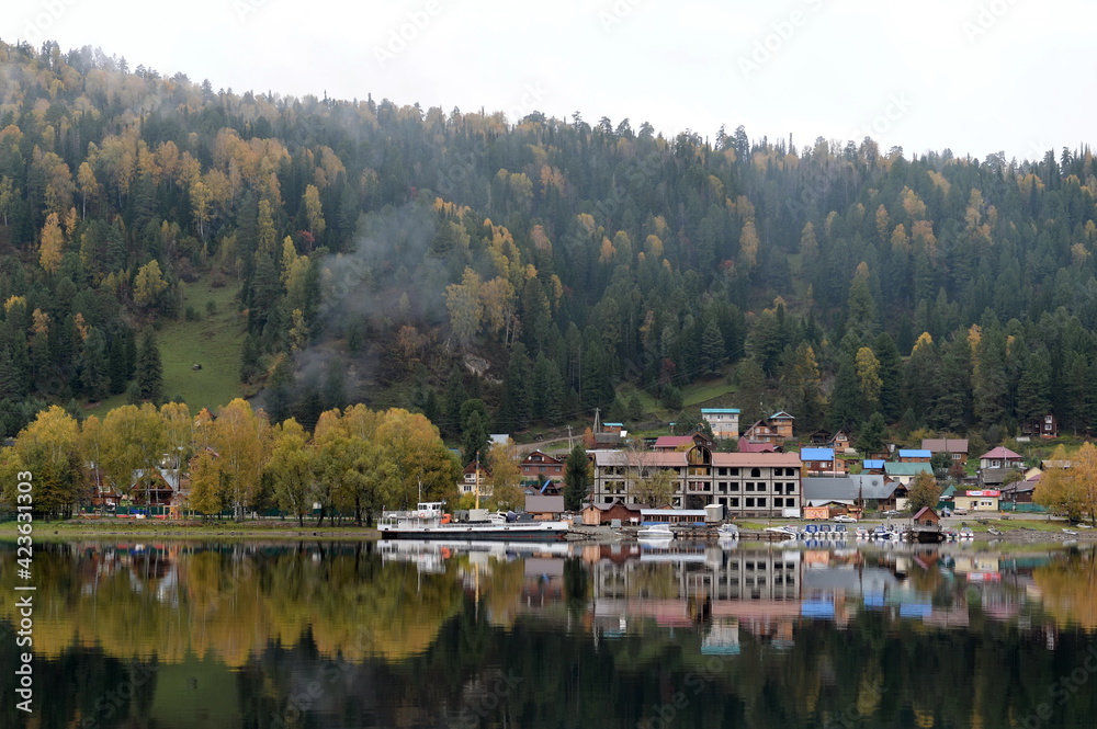 Fototapeta premium Taiga village of Artybash on the shore of Lake Teletskoye. Altai Republic