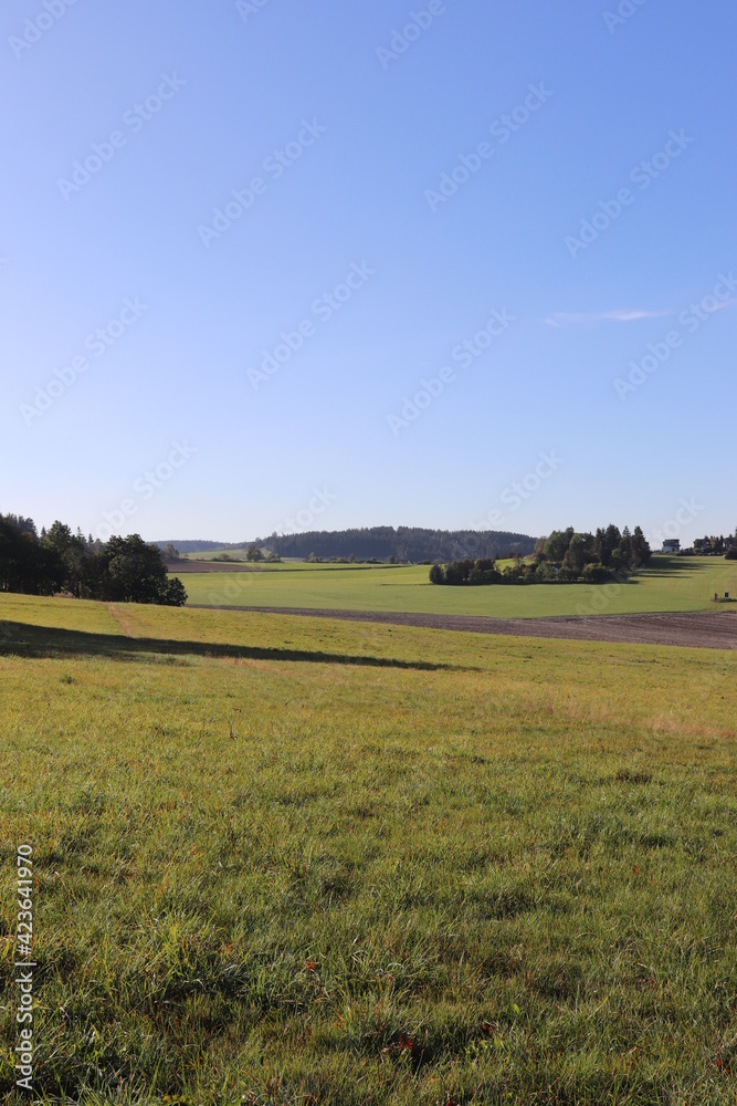 Ausblick Fernblick Weitblick über Felder Wiesen blauer Himmel Sommer Franken Oberfranken