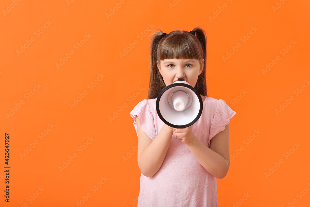 Obraz premium Little girl with megaphone on color background