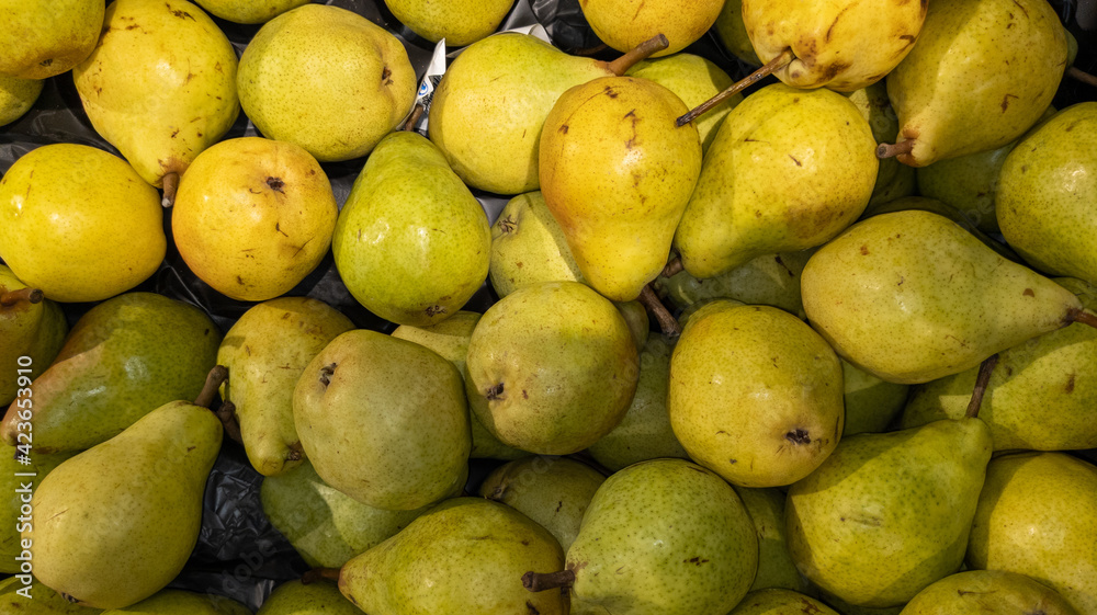 fruit fresh pears green yellow background in market for sale natural wallpaper