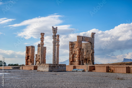 Obraz na płótnie Ruins of the ancient ceremonial capital of the Achaemenid empire Persepolis, located near the city of Shiraz in Iran w salonie