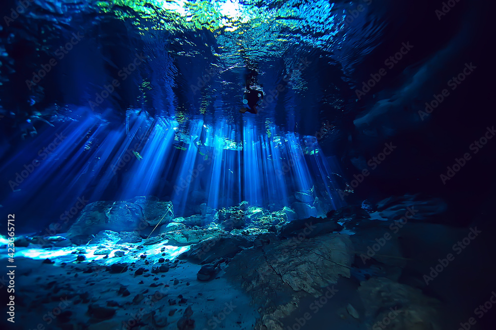 Obraz premium underwater landscape mexico, cenotes diving rays of light under water, cave diving background