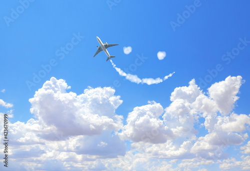 Obraz na plátne Aircraft draw a smile in the sky