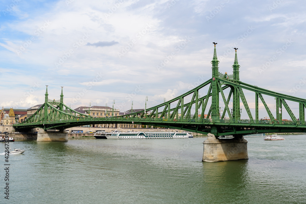 Fototapeta premium Landscape with Liberty Bridge (Szabadság híd) over Danube river in Budapest, Hungary .