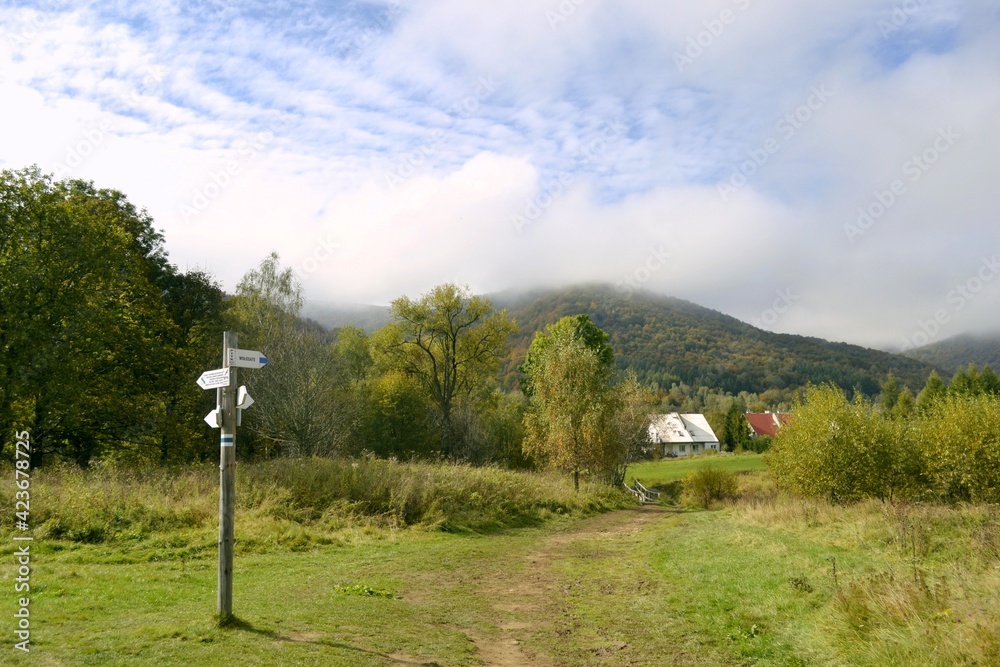 Bieszczady, góry na Podkarpaciu w Polsce, wejście na szlaki Bieszczady, góry na Podkarpaciu w Polsce, wejście na szlaki