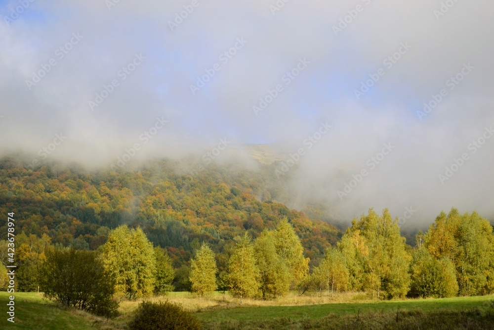 Bieszczady, góry na Podkarpaciu w Polsce, wejście na szlaki Bieszczady, góry na Podkarpaciu w Polsce, wejście na szlaki
