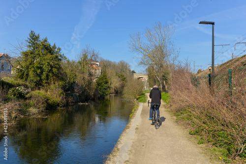 Pont des Belles Fontaines, chemin de randonnée, rivière, L’Orge, Juvisy sur Orge, Essonne, 94