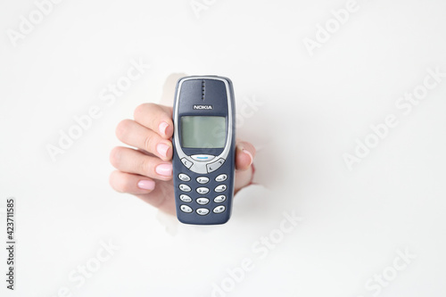 Female hand hold button phone Nokia 3310 photo