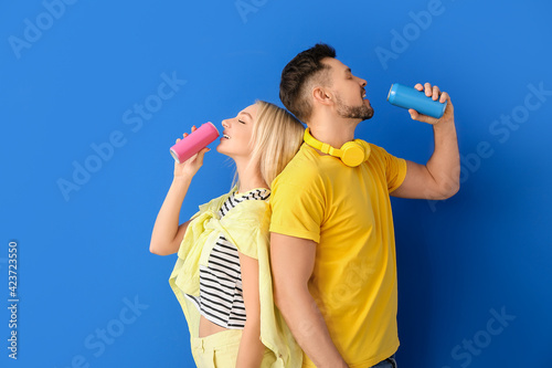Couple drinking soda on col...