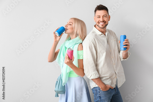 Couple with soda on light b...