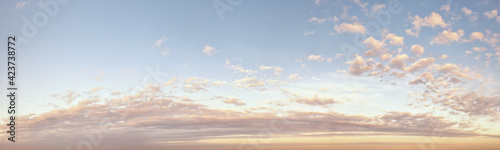 Obraz na płótnie Yellow colored romantic sky long panoramic view w salonie