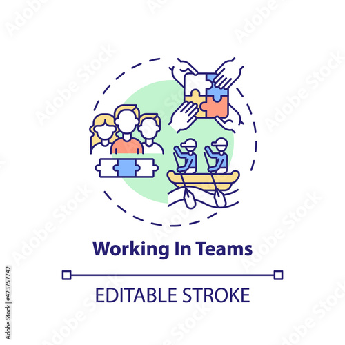 Working in teams concept icon. Cooperative effort. Collaboration to achieve goals. Self development idea thin line illustration. Vector isolated outline RGB color drawing. Editable stroke