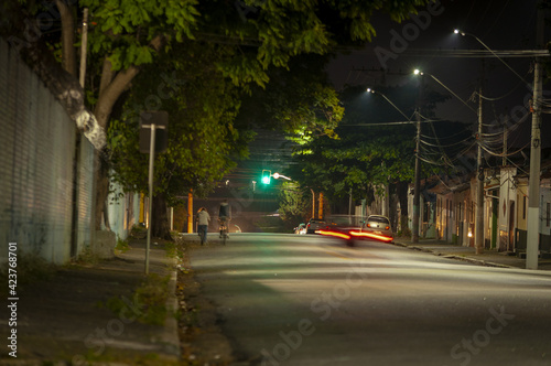 street in the night © Taubatex Imagens
