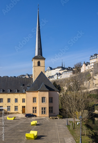 Obraz na płótnie View from the river Alzette to the town of Luxembourg w salonie