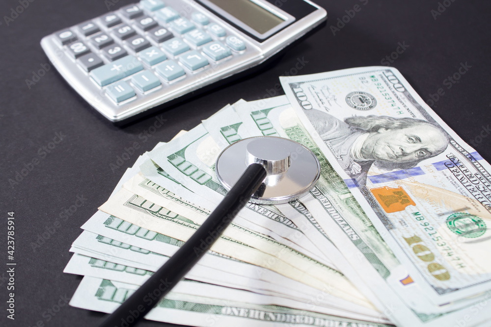 Fototapeta premium phonendoscope on money