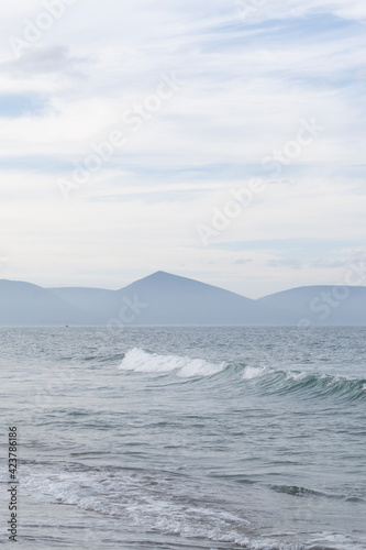 sea and mountains © Elise