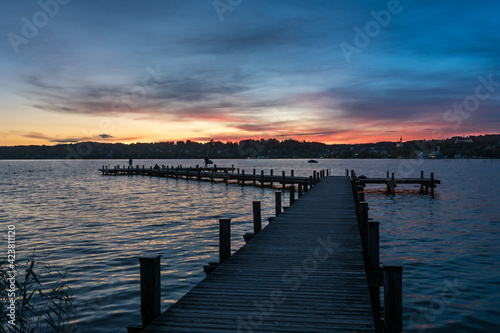 Sonnenaufgang   Sonnenuntergang am Starnberger See mit Steg  Bootsanleger - Starnberg