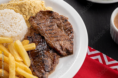 Refeição - Prato Feito - Bife de filé mignon, batata frita, arroz e farofa