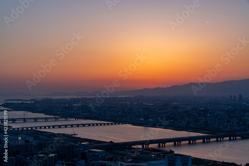 [大阪府]大阪中心部の夕景（梅田スカイビル）