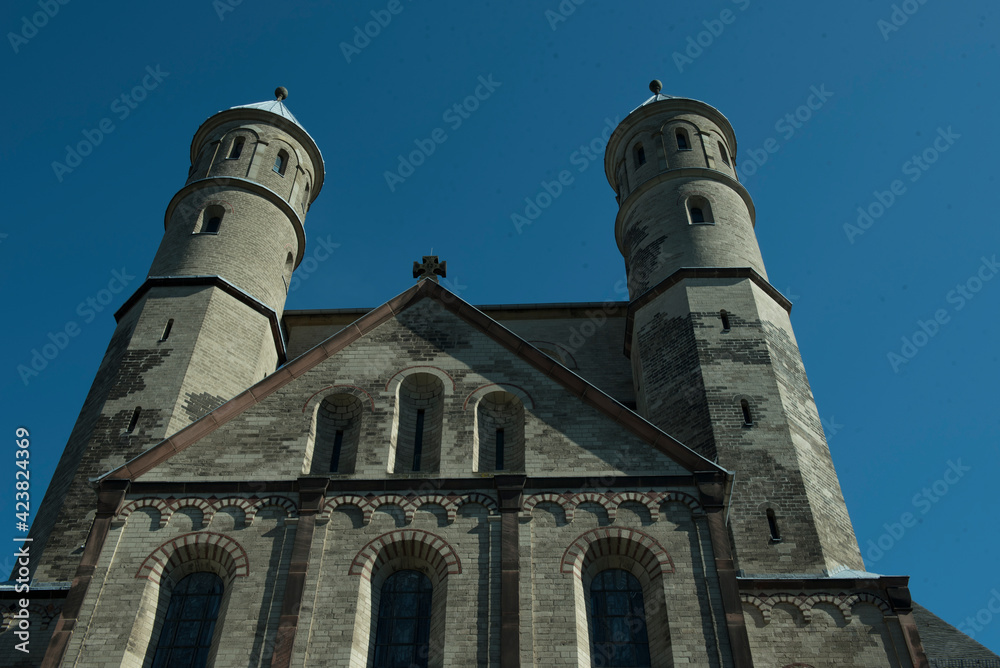 Westfront der Romanischen Kirche Sankt Pantaleon in Köln