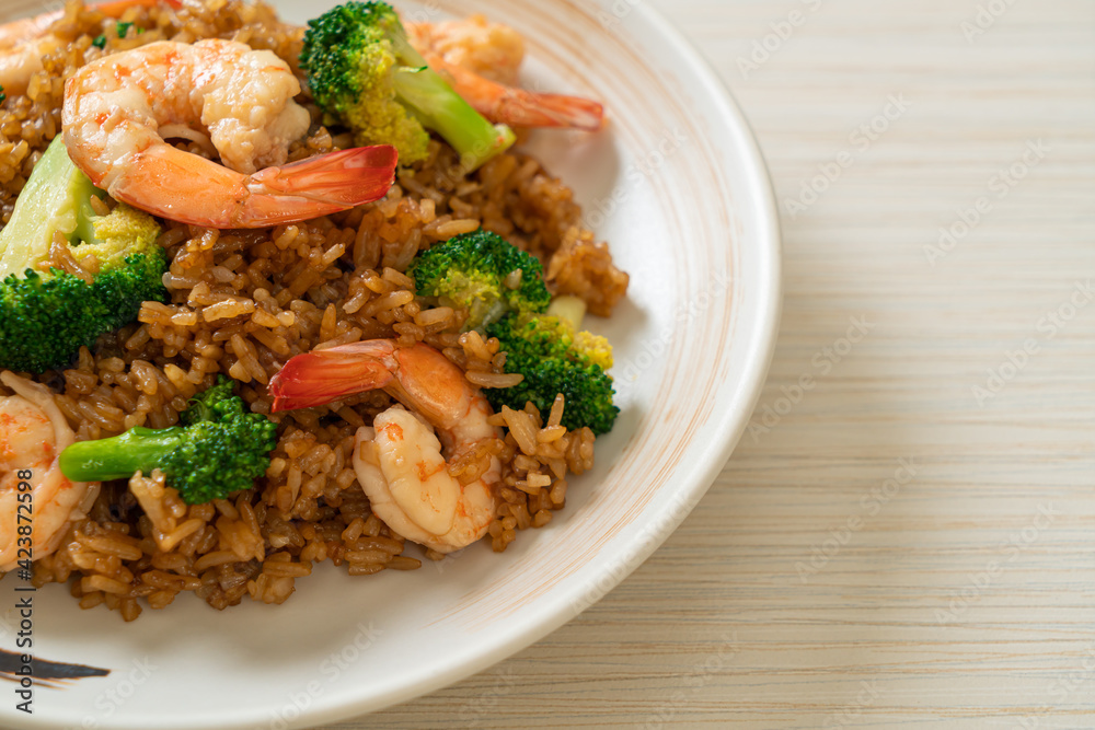 fried rice with broccoli and shrimps fried rice with broccoli and shrimps