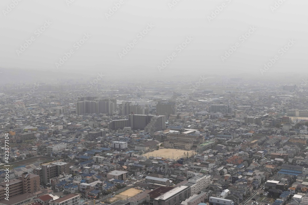 黄砂で白く霞んだ大阪府 ：2021年3月30日