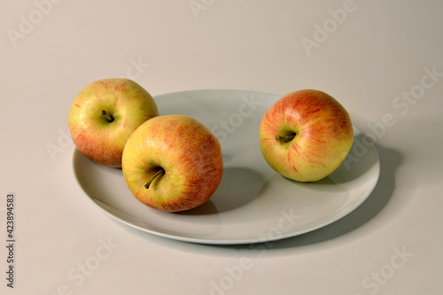 Apples on a light plate.