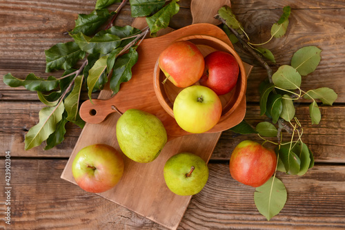 Fototapeta Naklejka Na Ścianę i Meble -  Tasty apple and pear fruits on table
