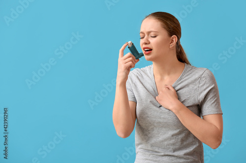 Young woman with inhaler ha...