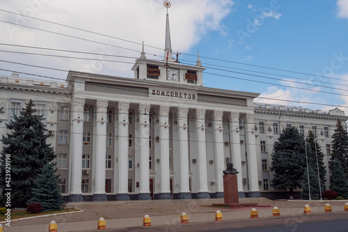 Obraz na płótnie House of Soviets - Soviet architecture in Tiraspol, Transnistria (Moldova) w salonie