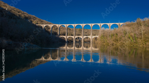 Viaduc fr Cize-Bolozon sur la rivière d'Ain, France photo