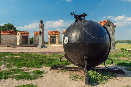 Obraz na płótnie Bendery Fortress and Baron Munchausen in Bender, Transnistria (Moldova) w salonie