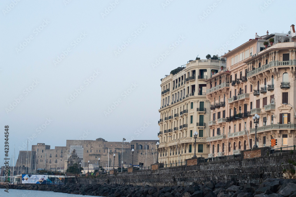 Obraz premium Street view from Neapolitan coast of Posilippo and Mergellina, Napoli. Sunrise time.