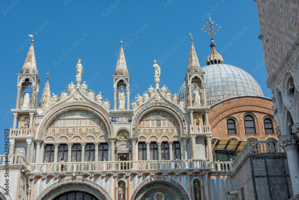 discovery of the city of Venice and its small canals and romantic alleys