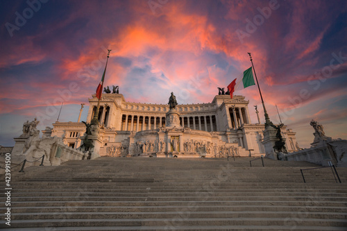 Altare della Patria o Vittoriano costruito da Vittorio Emanuele II, Roma photo