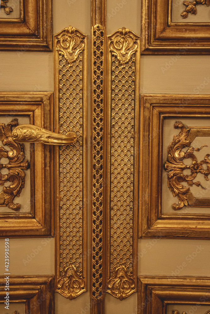 Details of the interior of an ancient house with surprising touches Details of the interior of an ancient house with surprising touches