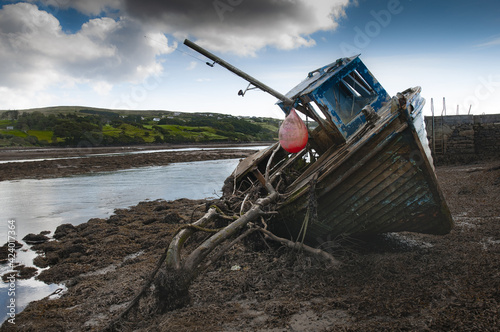 Peschereccio arenato sull'Atlantico