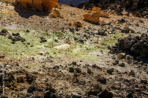 Rocas volcánicas del volcán Teide en la isla de Tenerife, Islas Canarias, España. Rocas y arena con colores amarillentos y verdosos derivados de la presencia de minerales como el azufre. photo